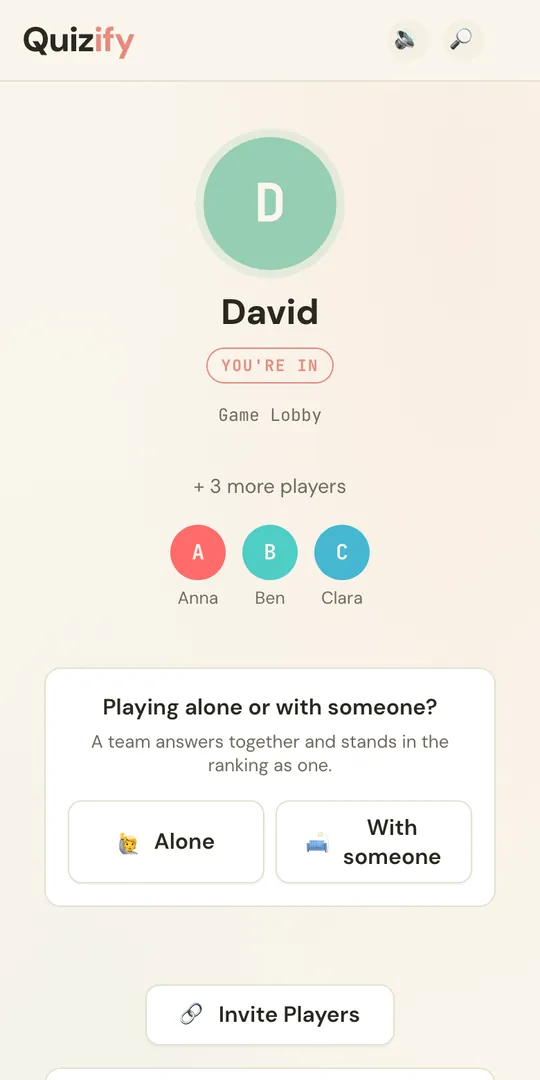 Phone in the lobby after joining: David is in, Anna, Ben and Clara are waiting, and the choice to play alone or as a team